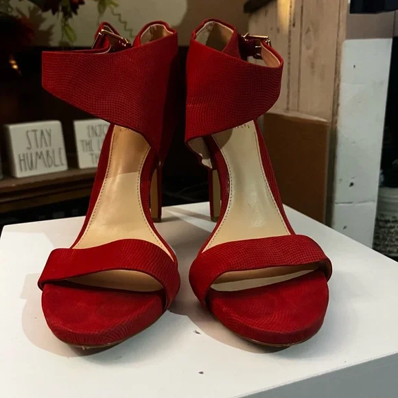 Vince Camuto Red Heels - Picture 2 of 7